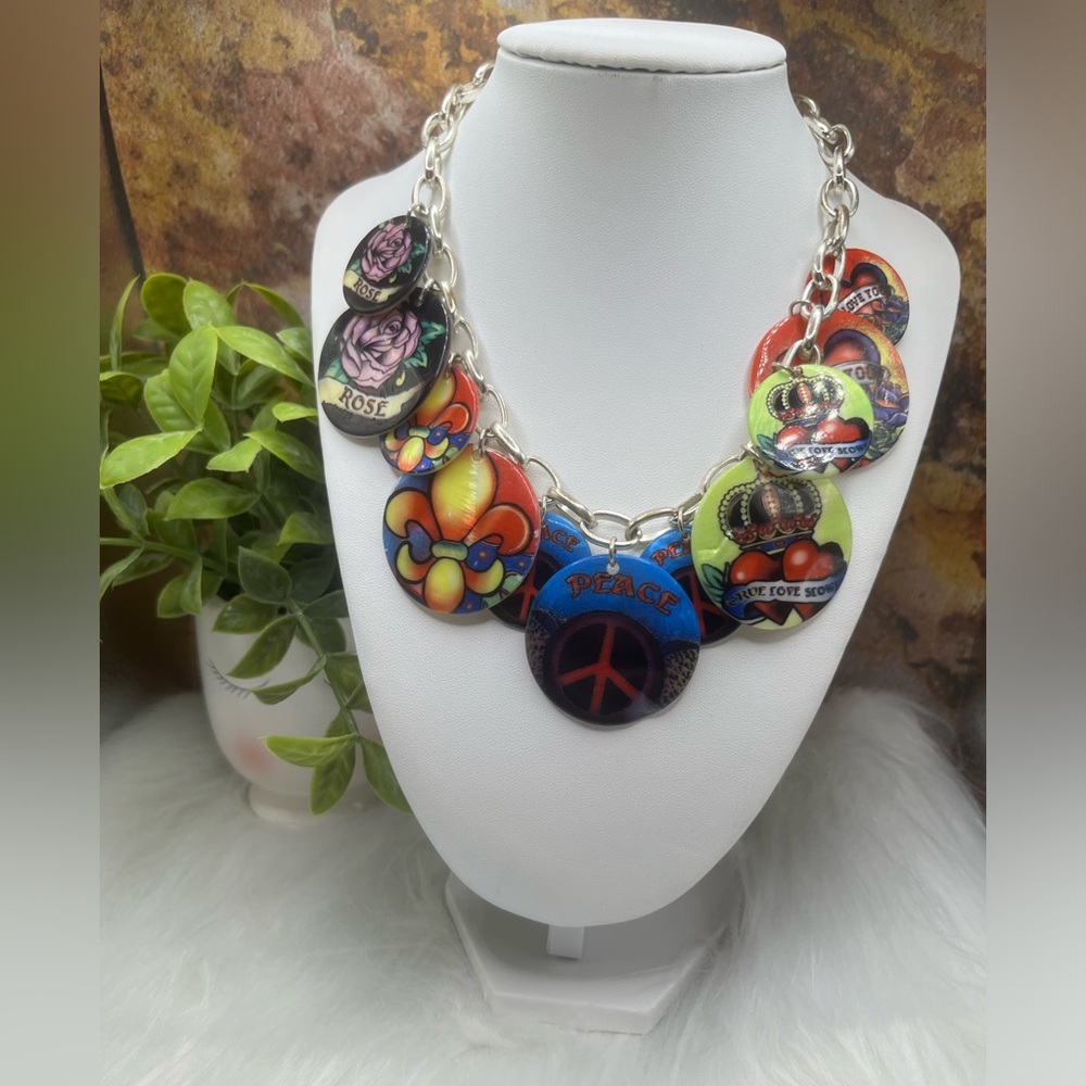Very Unique Shell Necklace - Picture 4 of 5